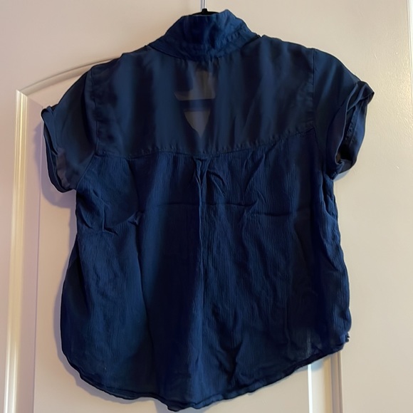 Abercrombie and Fitch Buttoned Shortsleeved Top - Picture 4 of 5